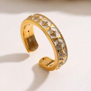 Vintage-Inspired Textured Gold Band Ring